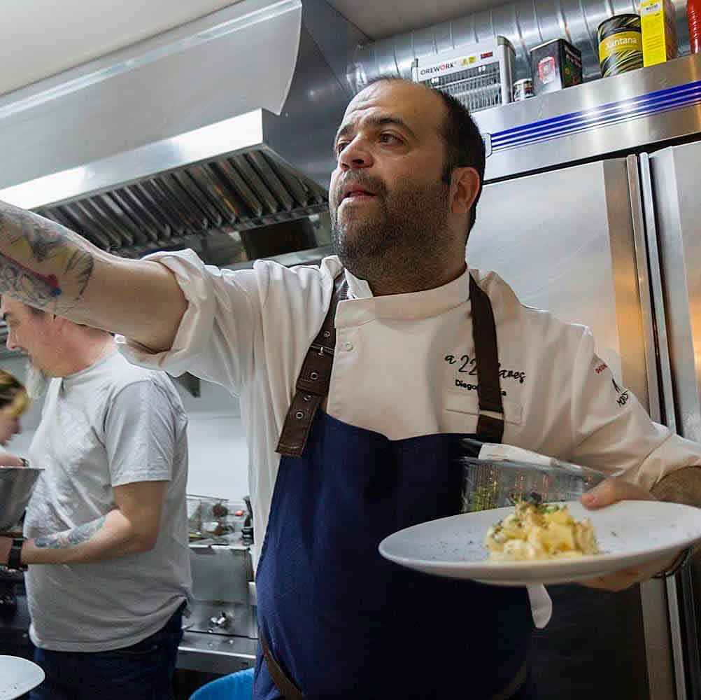 Diego, cocinero en El Pintu Laviana