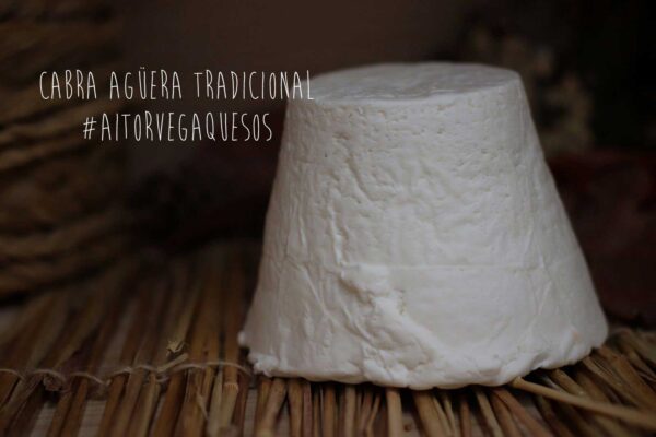 Queso Granja Agüera de cabra de Quesería El Rebollín sin el envase