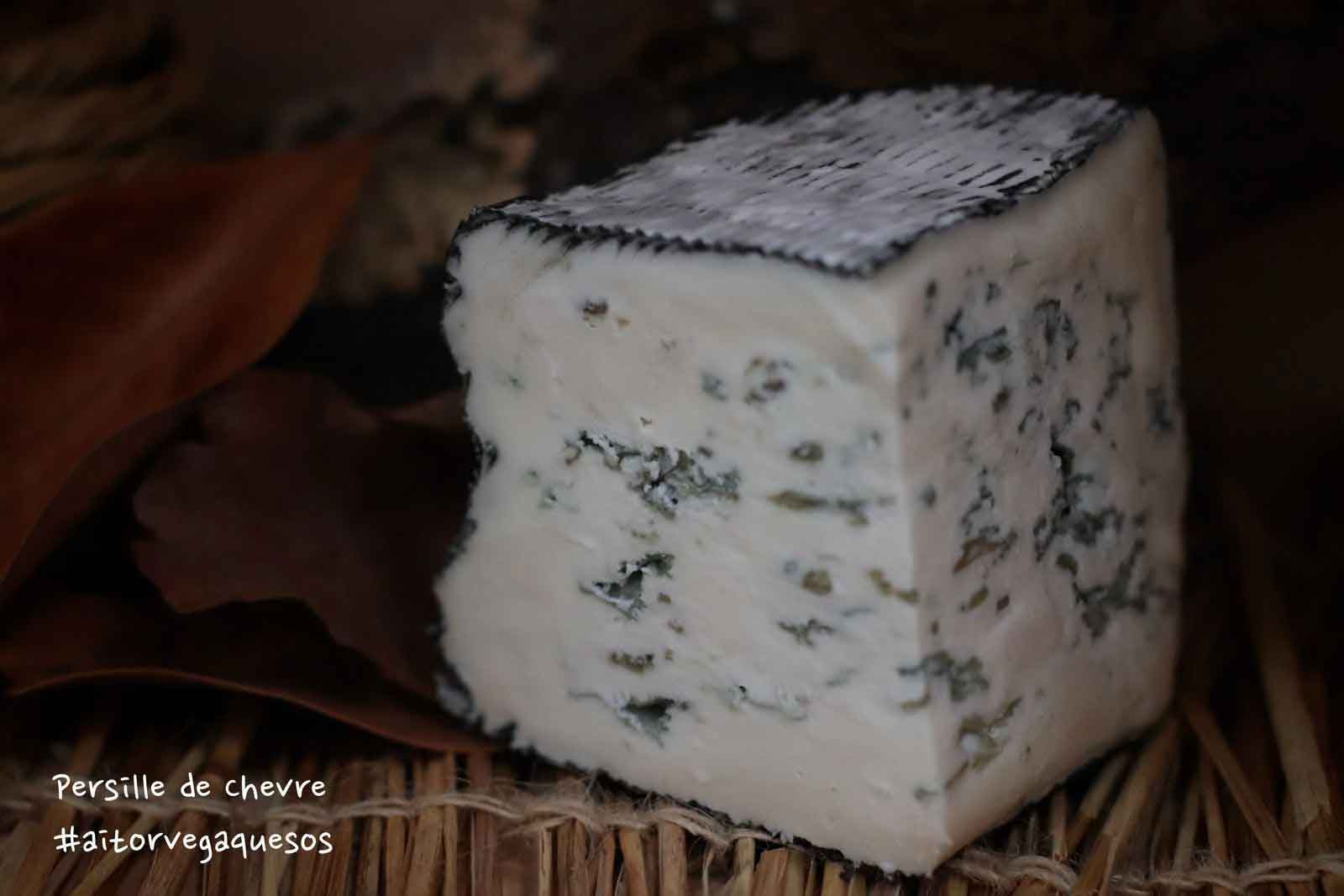 Queso azul de cabra Persillé de Chèvre corte cremoso con vetas azules