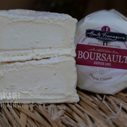 Queso francés Boursault pieza entera triple crema de vaca